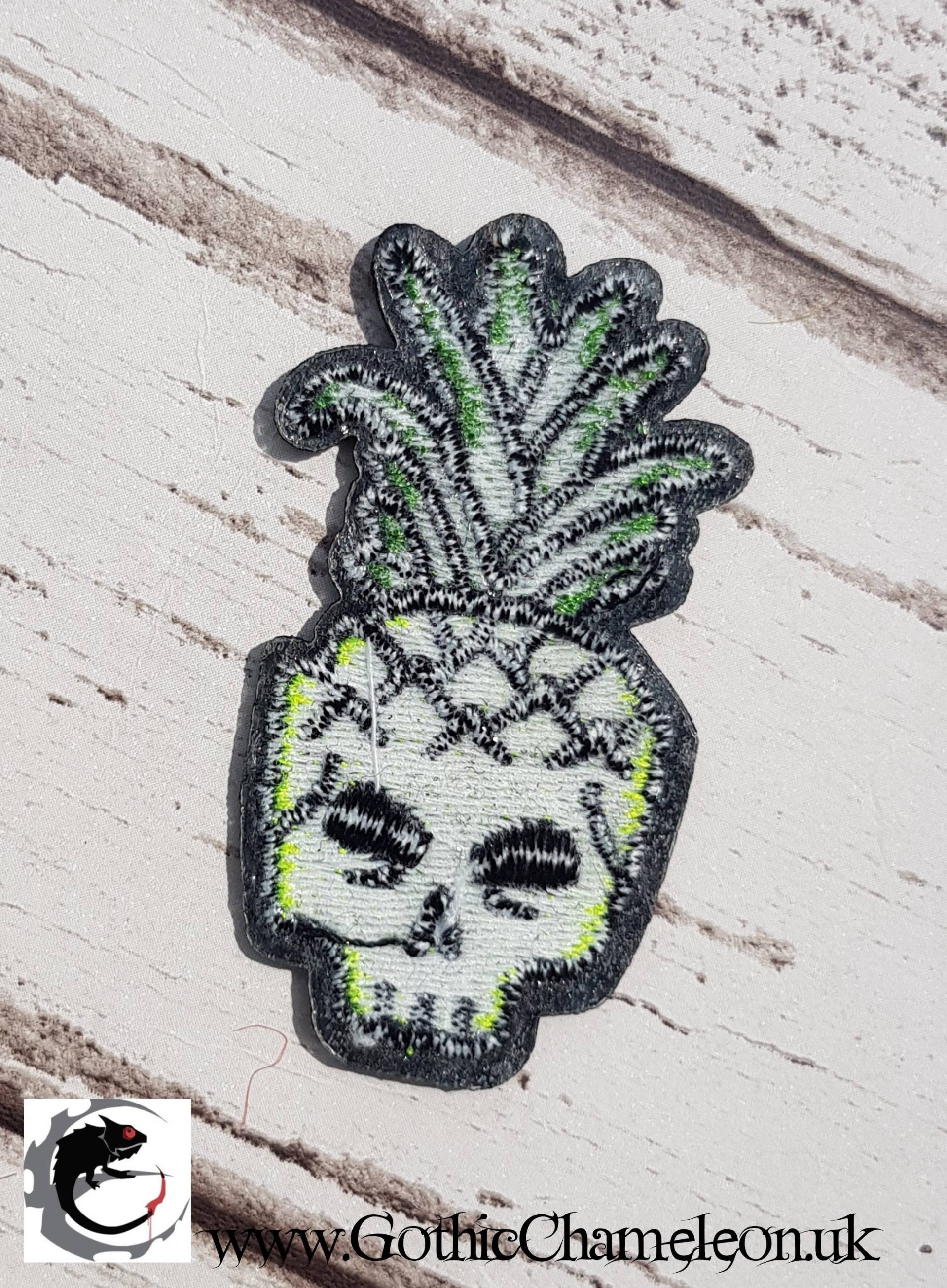 Ananas Schädel Gestickte Aufnäher Applikation Gothic Emo Punk von GothicChameleon