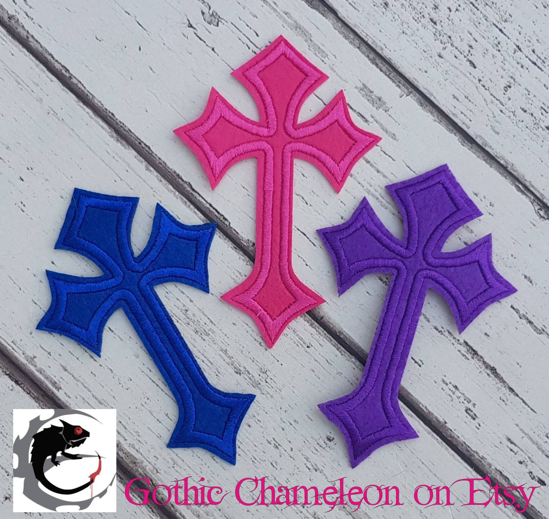 Blau, Rosa Oder Lila Kruzifix Kreuz Gestickte Aufnäher Applikation Sehr Gothic Emo Punk von GothicChameleon