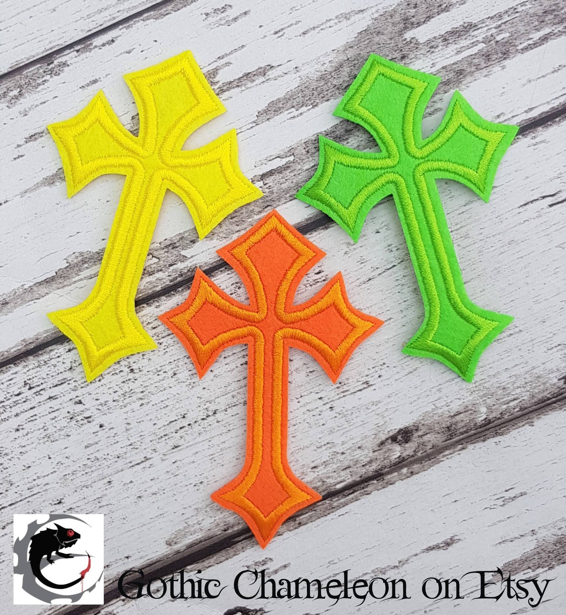 Hell Gelb Orange Oder Grün Kruzifix Kreuz Gestickt Patch Applikation Sehr Gothic Emo Punk von GothicChameleon