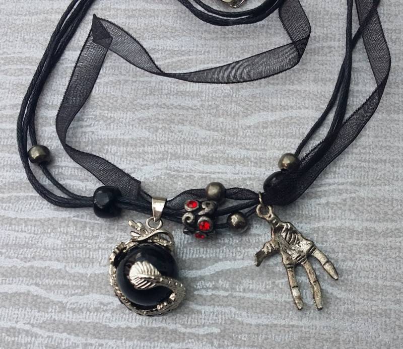 Ooak Handgemachter Drache Anhänger Mit Schwarzer Achat Kugel Und Drachenklaue Charm Sehr Gothic Punk Ooak Handgemachter Drache Anhänger Mit Schwarzer Achat Kugel Und Drachenklaue Charm Sehr Gothic Punk von GothicChameleon