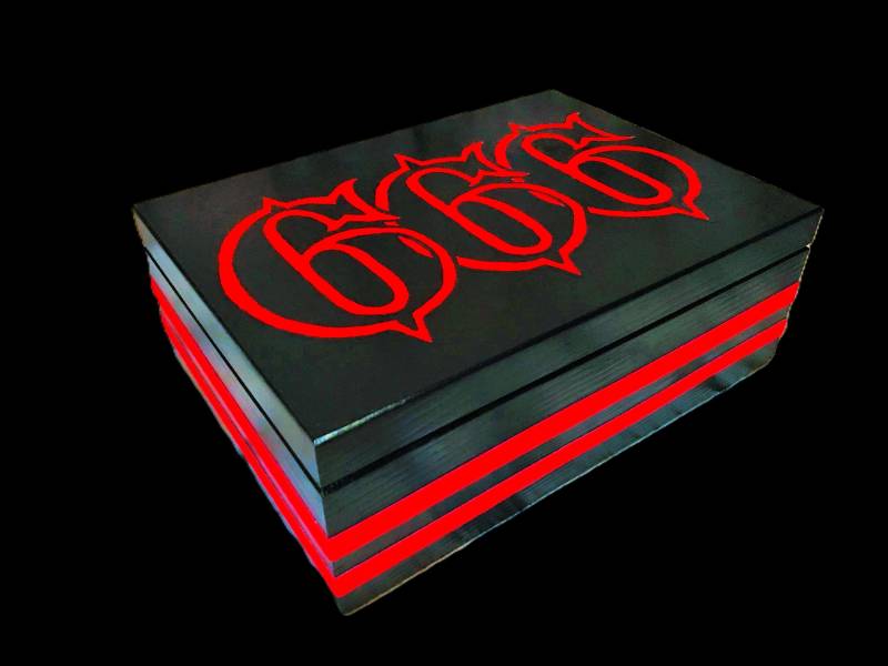 Schmuckbox Aus Holz Handbemalt, Ein Einzigartiges Satanic Design Und Sehr Beliebtes Geschenk von GothicMystikShop