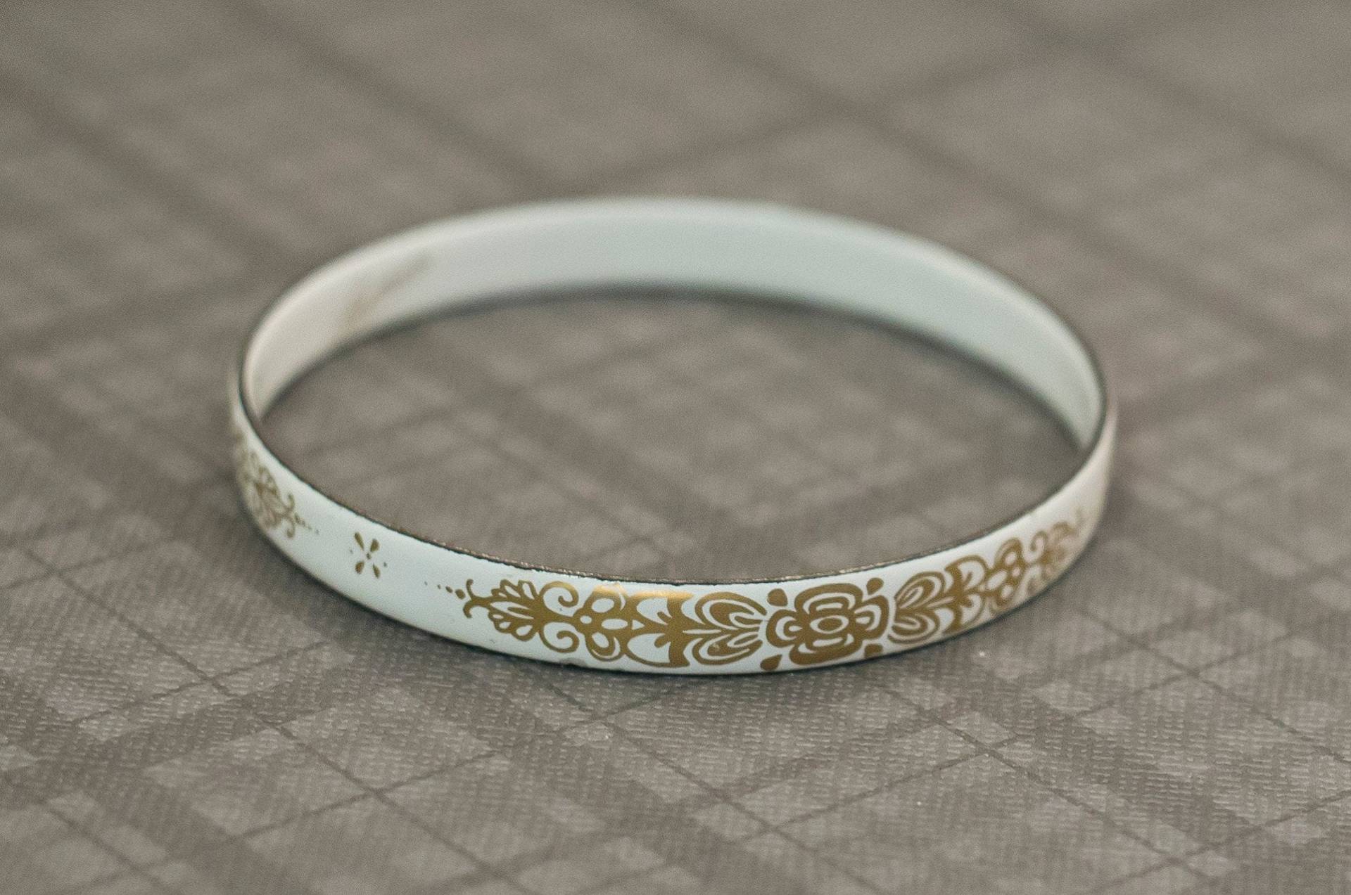Vintage Boho Weiß Armreif 8 Zoll G16 Vintage Boho Weiß Armreif 8 Zoll G16 von GothicVTGAndMore