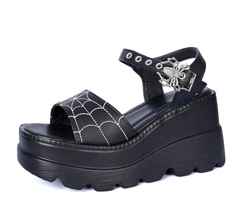 Schwarze Keilabsatz Plateau Sommer Sandalen Gothic Fledermaus Deko Offene Zehen Hausschuhe Metall Totenköpfe Nieten Schnallen Slides für Frauen Größe 36-42, Schwarze Spinne, 40 EU Schwarze Keilabsatz Plateau Sommer Sandalen Gothic Fledermaus Deko Offene Zehen Hausschuhe Metall Totenköpfe Nieten Schnallen Slides für Frauen Größe 36-42, Schwarze Spinne, 40 EU von Gothniero