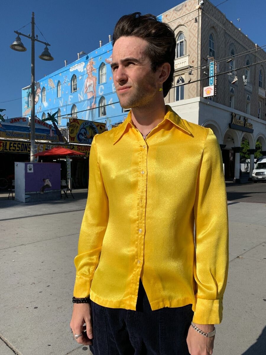 1960Er-70Er Jahre Funky Disco Langarm-Button-Down-Azetathemd Mit Dolchkragen 1960Er-70Er Jahre Funky Disco Langarm-Button-Down-Azetathemd Mit Dolchkragen von GottaHaveItVenice