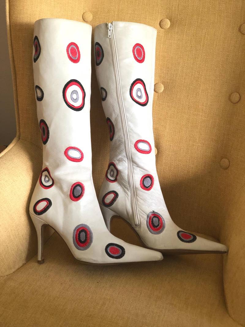 Vintage Damen Shellys Wunderschöne Knielange Lederstiefel - Mod Two Tone Vibe Goodwood Revival Gogo von Gottogetridofthis
