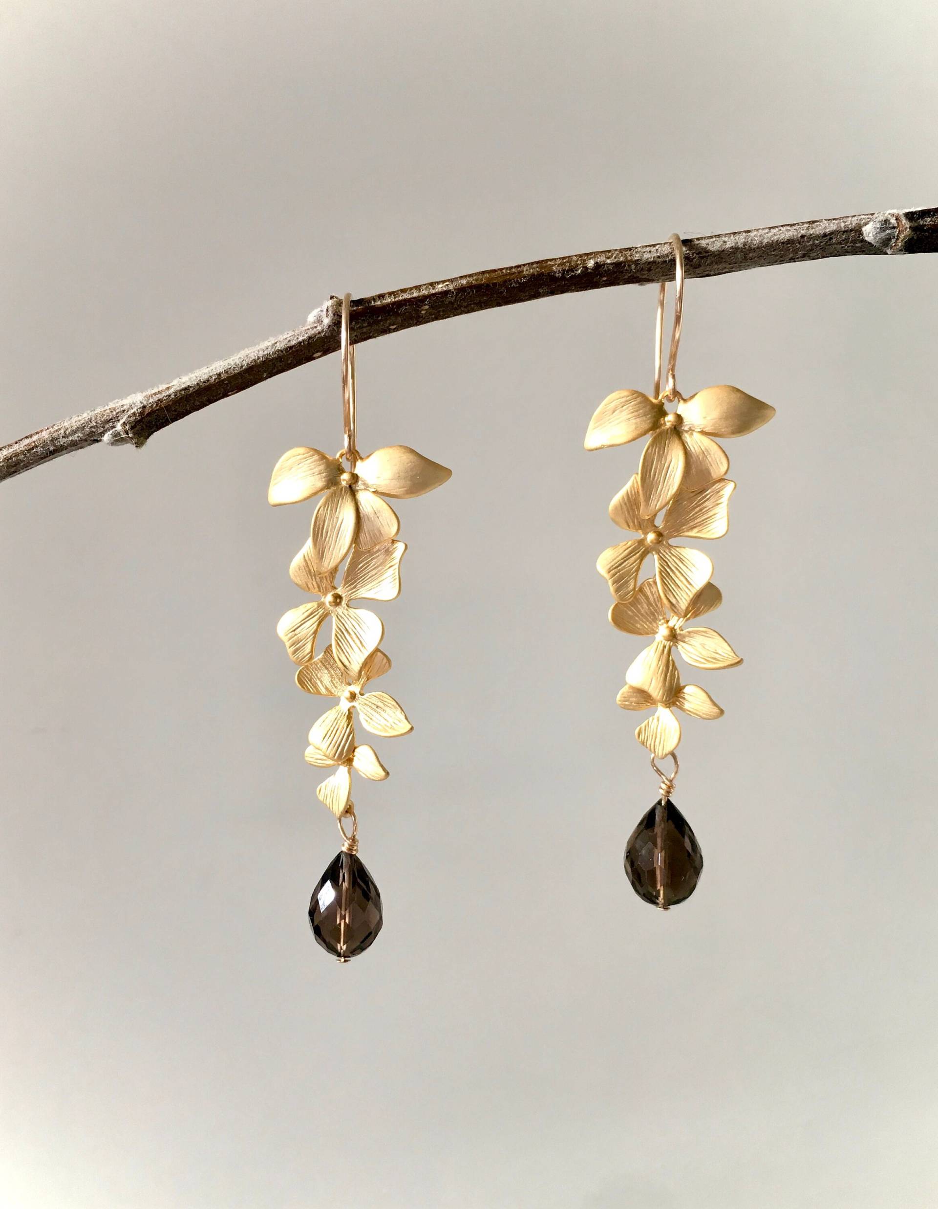 Rauchquarz 14K Gold Filled Ohrringe | Orchidee Blume Edelstein Blumen Blumenkaskade von GoumareJewelry