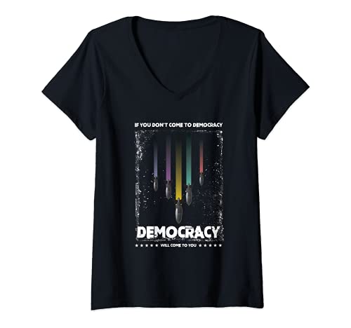 Damen Democracy Will Come To You Democrat Freedom Civil Reights T-Shirt mit V-Ausschnitt Damen Democracy Will Come To You Democrat Freedom Civil Reights T-Shirt mit V-Ausschnitt von Government Politics Activist Protest Election Gift