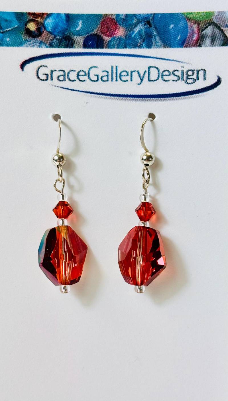 Cosmic Crystal Ohrringe in Copper Red Magma An Sterling Silber Ohrhaken Mit Swarovski Kristall Bicone Akzenten Cosmic Crystal Ohrringe in Copper Red Magma An Sterling Silber Ohrhaken Mit Swarovski Kristall Bicone Akzenten von GraceGalleryDesign