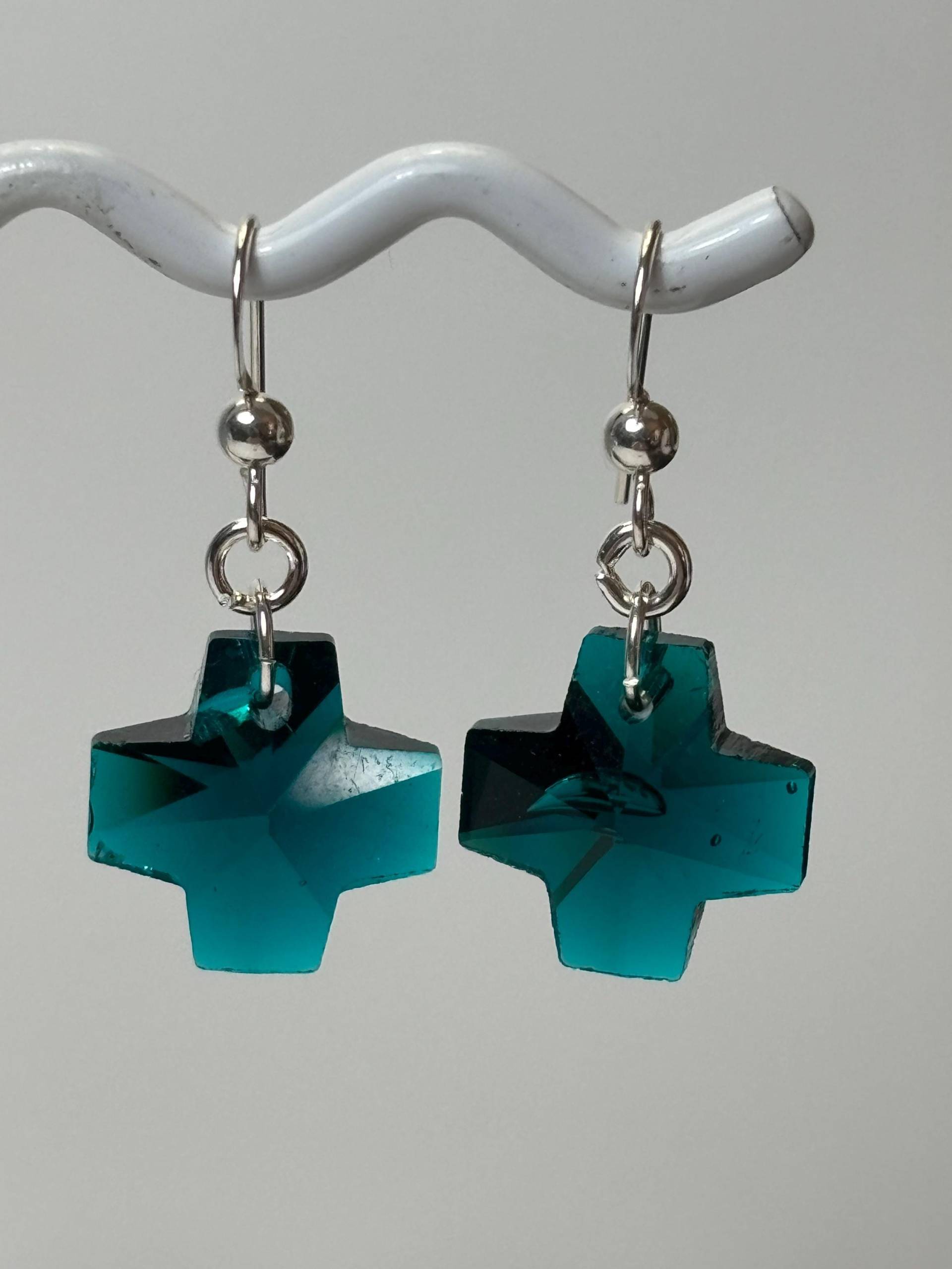 Türkisgrüne Ohrringe An Sterlingsilber Ohrhaken Mit Sterlingsilberschlaufen Türkisgrüne Ohrringe An Sterlingsilber Ohrhaken Mit Sterlingsilberschlaufen von GraceGalleryDesign