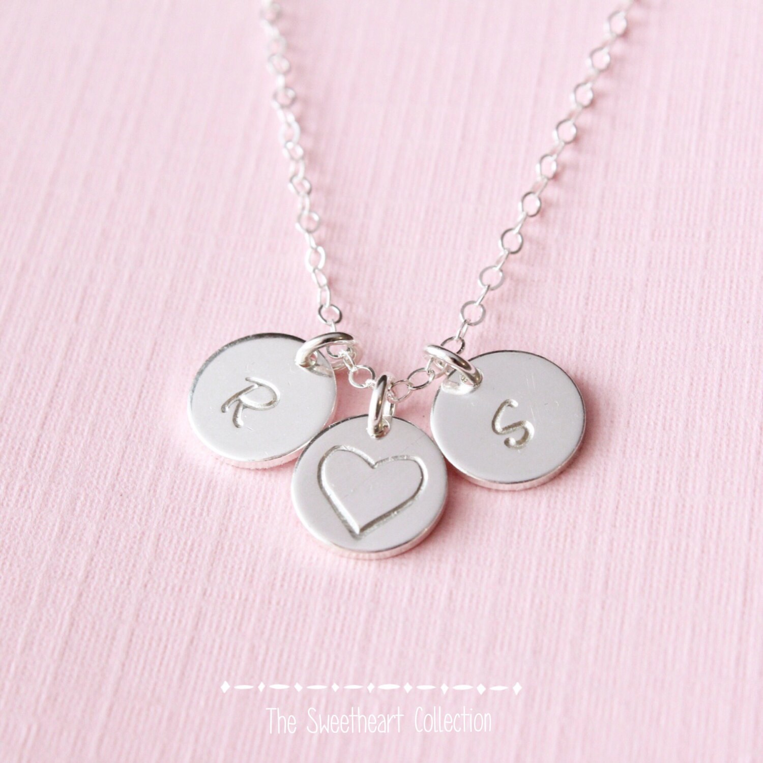 Monogramm Halskette, Erste Charme Sterling Silber Silberne Brautjungfer Geschenk Monogramm Halskette, Erste Charme Sterling Silber Silberne Brautjungfer Geschenk von GraceInGold