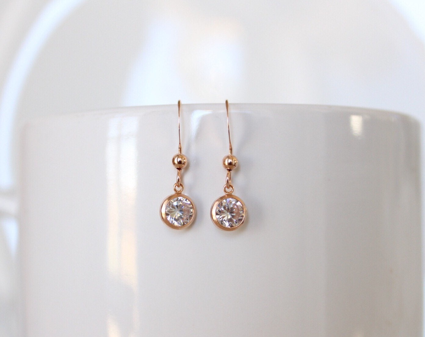 Rose Goldohrringe, Kristall Ohrringe, Lünette Einstellung, 14K Gold Gefüllt, Hochzeitsschmuck, Ohrringe Bridemaid, Bridal Schmuck Rose Goldohrringe, Kristall Ohrringe, Lünette Einstellung, 14K Gold Gefüllt, Hochzeitsschmuck, Ohrringe Bridemaid, Bridal Schmuck von GraceInGold