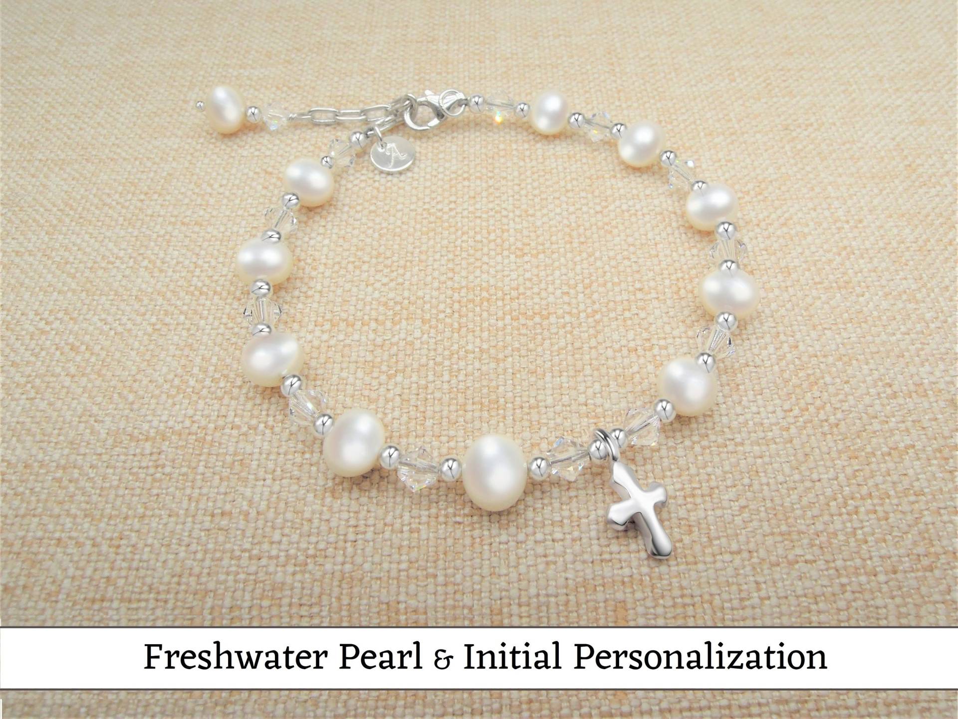 Süsswasserperlen Armband Mit Sterling Silber Kreuz & Initial Personalisierung von GraceJewelryUS