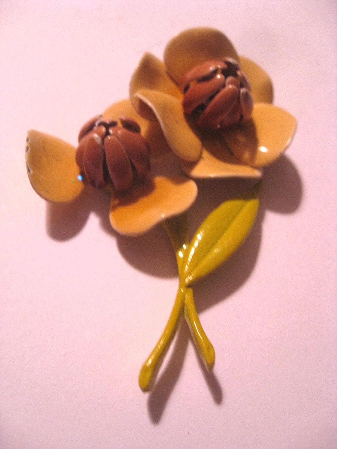 Vintage Blumen-Brosche Aus Emaille Herbstliches Gelb Anstecknadel Vintage Blumen-Brosche Aus Emaille Herbstliches Gelb Anstecknadel von GraceParadise