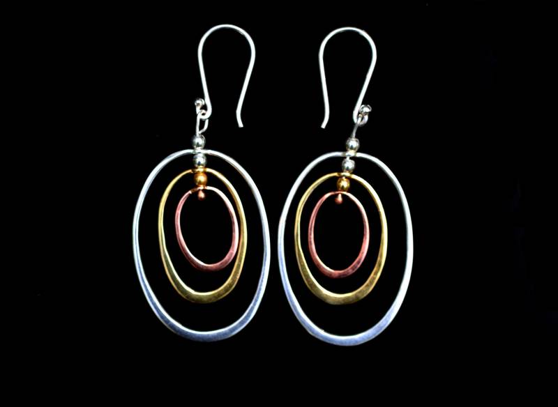 Frei Kreisende Reifen, Dreifarbiges Silber, Gold, Roségold Hängende Hoop Ohrringe in Sterling Vergoldet, Kurzer Hirtenhaken Frei Kreisende Reifen, Dreifarbiges Silber, Gold, Roségold Hängende Hoop Ohrringe in Sterling Vergoldet, Kurzer Hirtenhaken von Graceanchor