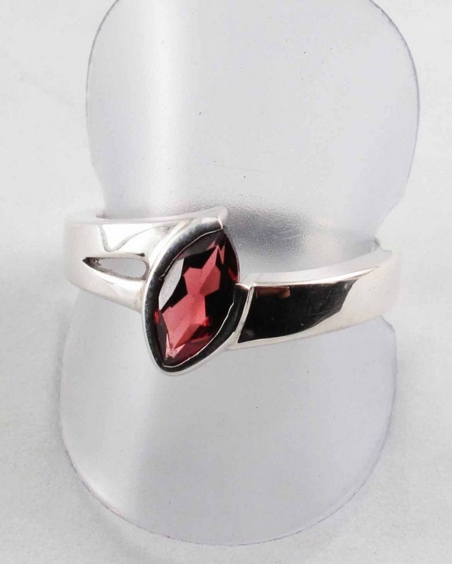 Granat Edelstein-Ring Set in Nickel Frei Sterlingsilber, Marquee Stein, Designer-Edelstein-Schmuck Granat Edelstein-Ring Set in Nickel Frei Sterlingsilber, Marquee Stein, Designer-Edelstein-Schmuck von Graceanchor