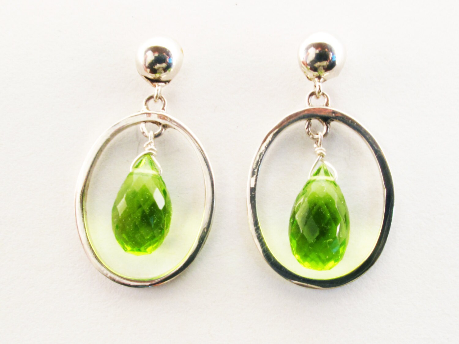 Halb Kostbaren Edelsteinohrringe, Peridot Ohrringe Set in Nickel Frei Sterlingsilber, Edelstein-Schmuck, Feinsilber Halb Kostbaren Edelsteinohrringe, Peridot Ohrringe Set in Nickel Frei Sterlingsilber, Edelstein-Schmuck, Feinsilber von Graceanchor