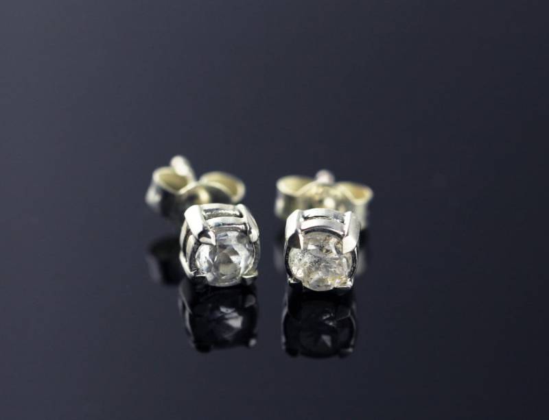 Klare Topas-Ohrstecker Set in Sterling Silber, Ohrstecker, Kleine 4mm Runde Zierliche Ohrringe Klare Topas-Ohrstecker Set in Sterling Silber, Ohrstecker, Kleine 4mm Runde Zierliche Ohrringe von Graceanchor