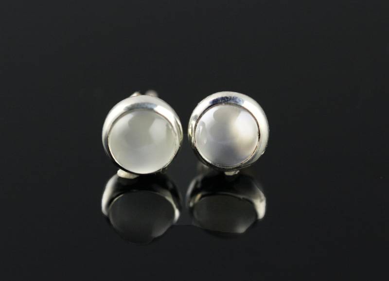 Weiß-Grau Mondstein Ohrstecker Set in Sterling Silber, Post Ohrringe, Kleine 7mm Runde Zierliche Ohrringe Weiß-Grau Mondstein Ohrstecker Set in Sterling Silber, Post Ohrringe, Kleine 7mm Runde Zierliche Ohrringe von Graceanchor