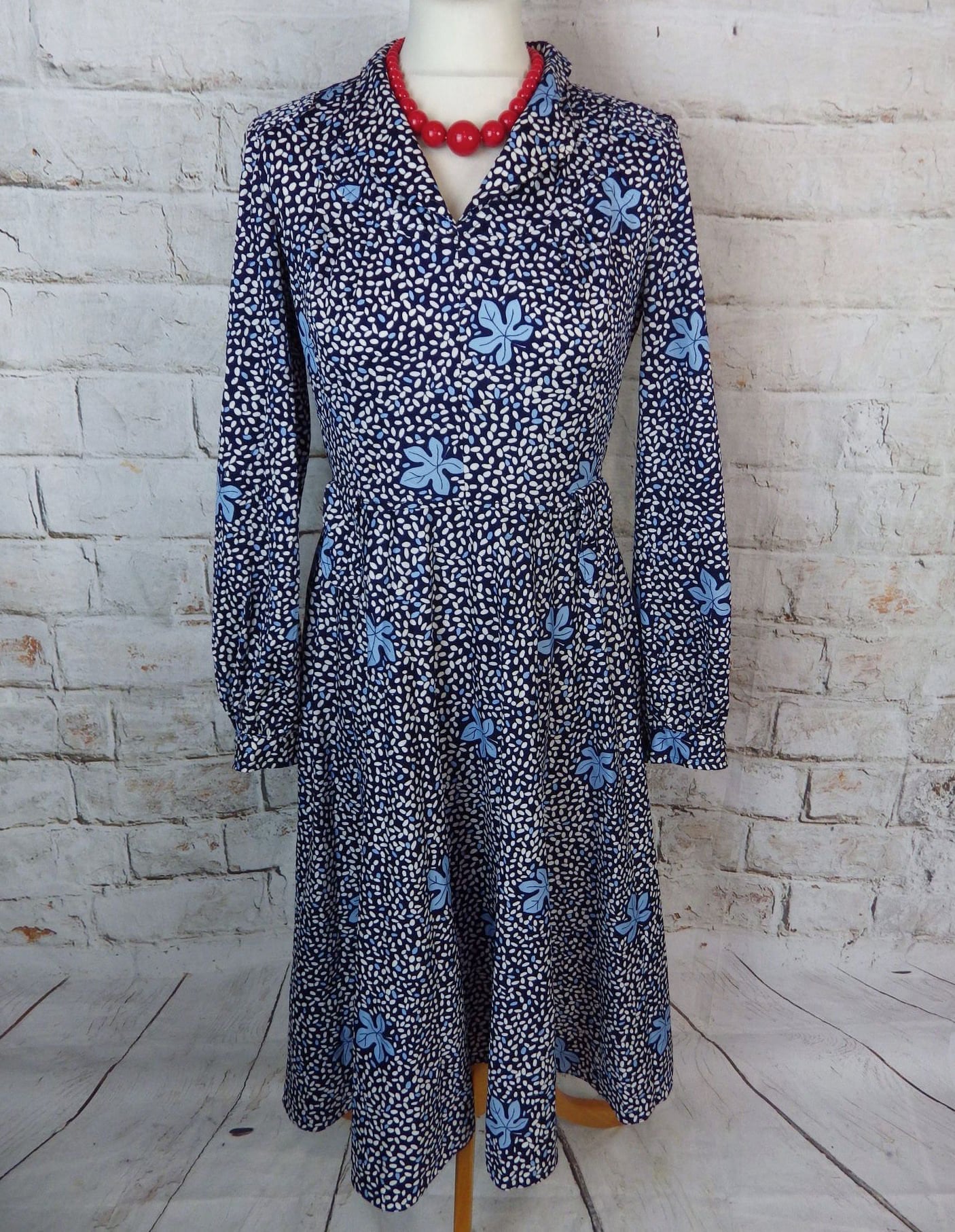 Vintage 70Er Jahre Floral Skater Kleid Blau & Weiß Langarm, Uk Größe 10-12 Vintage 70Er Jahre Floral Skater Kleid Blau & Weiß Langarm, Uk Größe 10-12 von GraceandGarbo