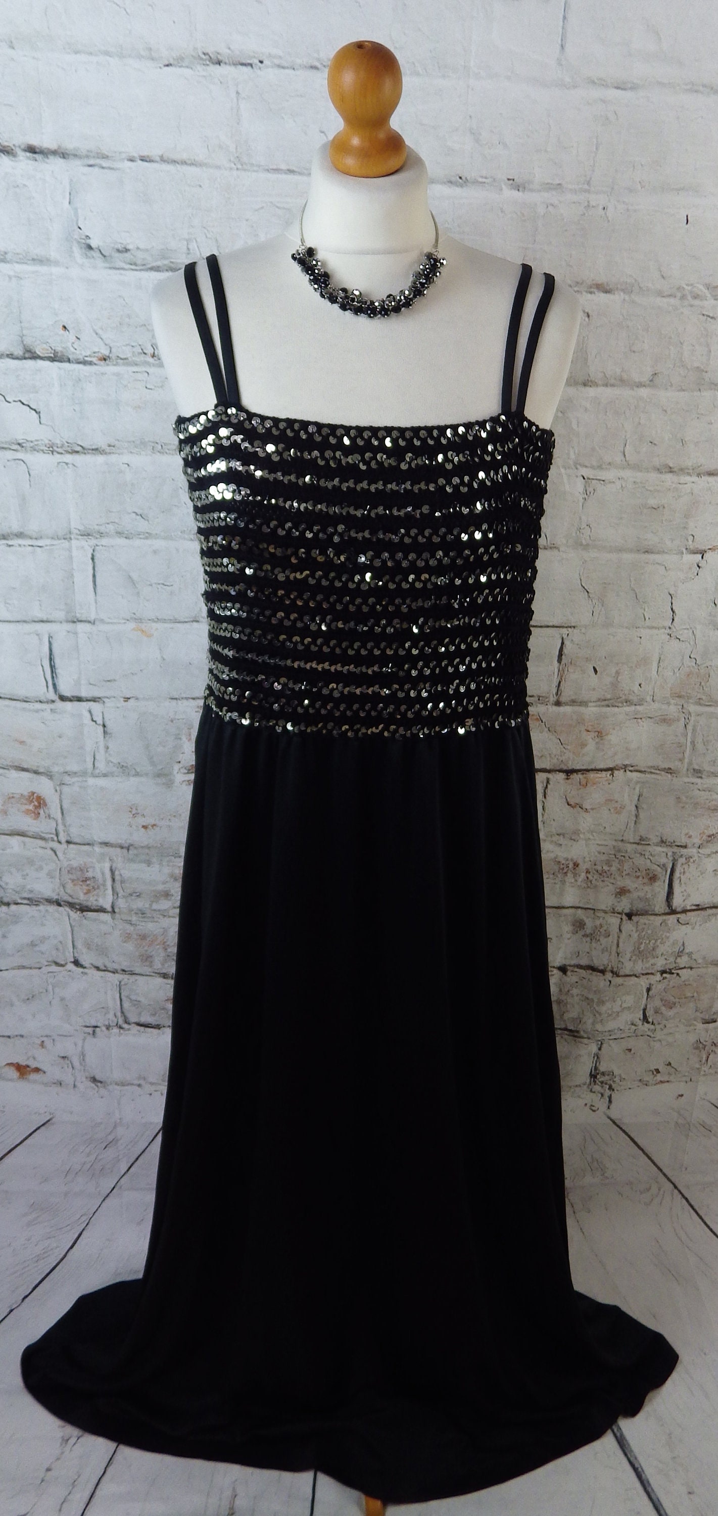 Vintage 70Er Jahre Pailletten Maxi Kleid Schwarzes Abendkleid, Gr. 42 Vintage 70Er Jahre Pailletten Maxi Kleid Schwarzes Abendkleid, Gr. 42 von GraceandGarbo