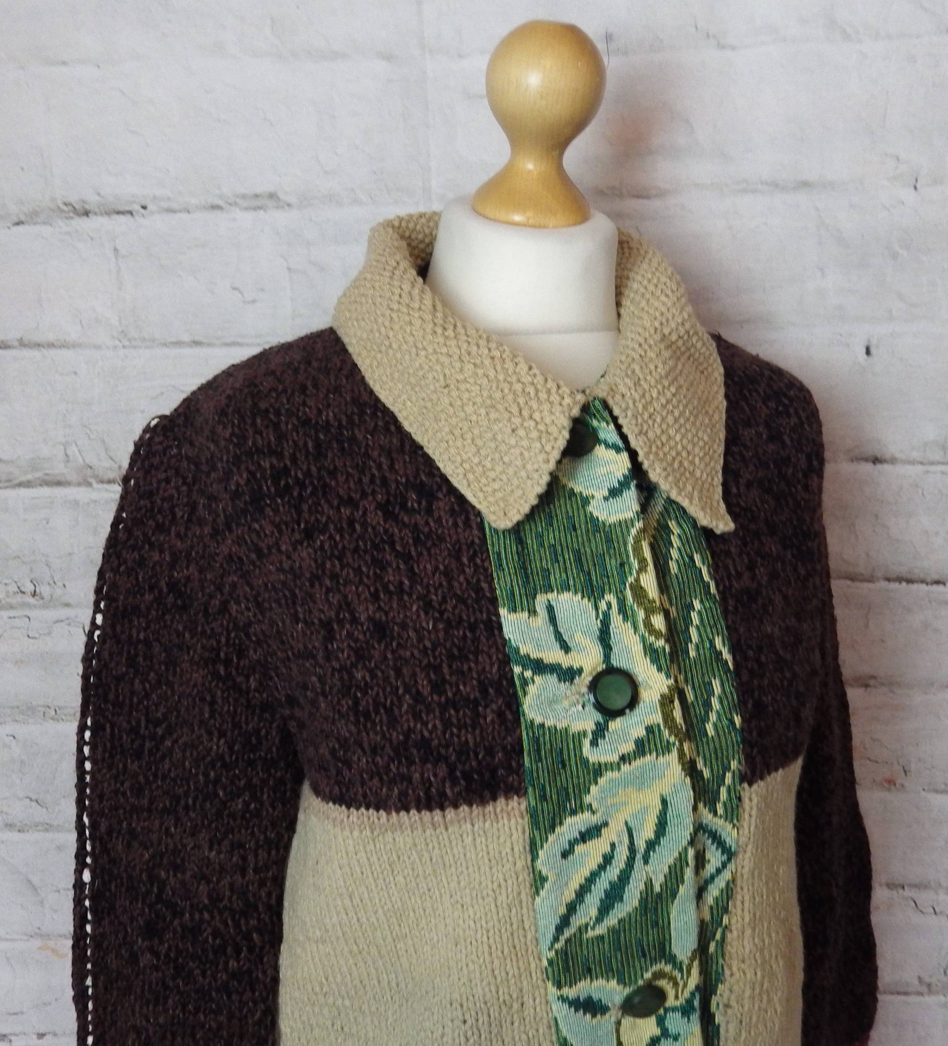 Vintage Blumen Jacquard Strickmantel - Handgefertigte Longline Strickjacke Größe 42 Vintage Blumen Jacquard Strickmantel - Handgefertigte Longline Strickjacke Größe 42 von GraceandGarbo