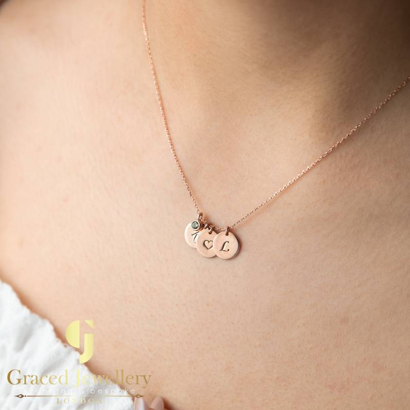 Mini Halskette Disc Familien Neue Mutter Geschenk Oma Muttertag von GracedJewelery