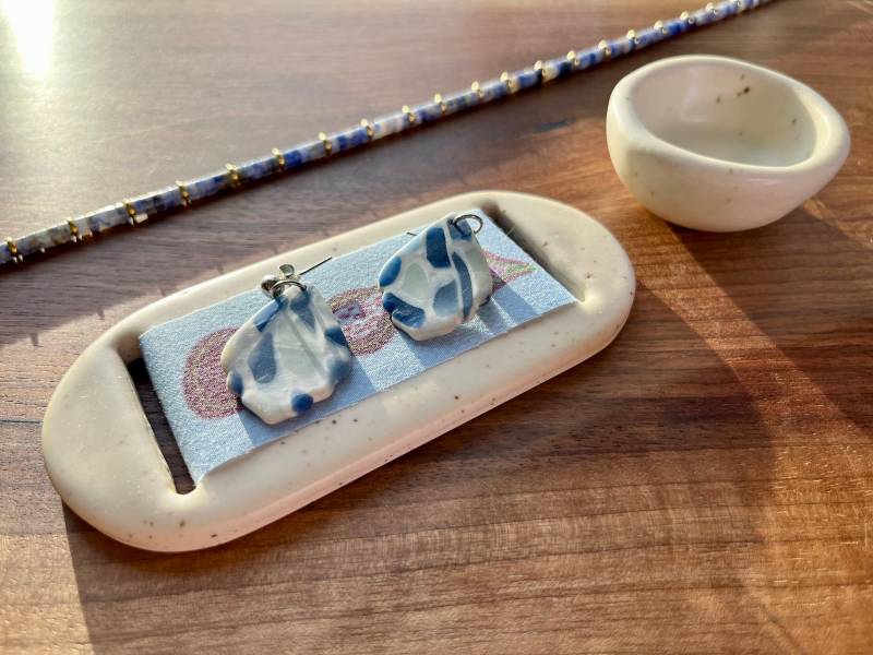 Große Cremefarbene Feige Schmucktablett & Topf von GracefulDegradation