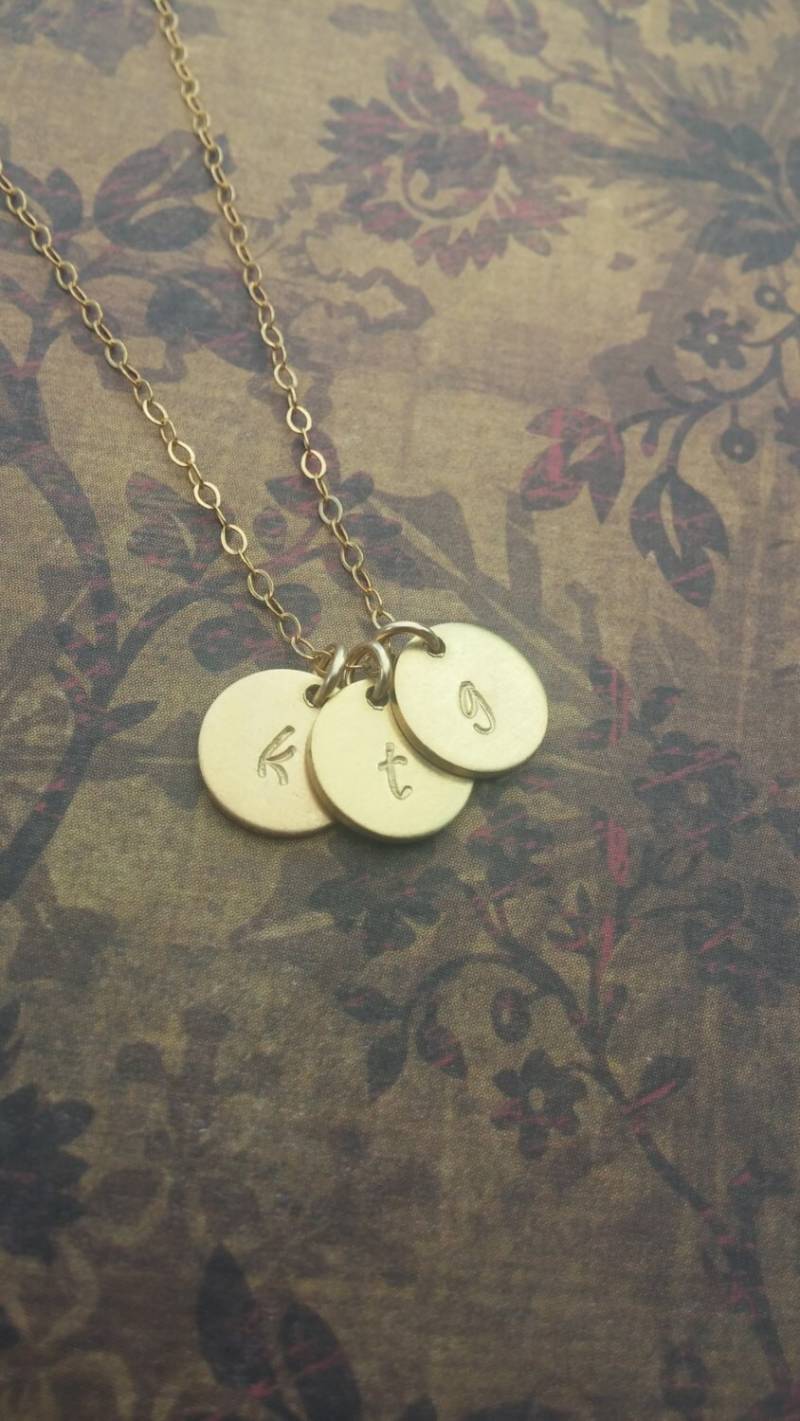 Gold Anfängliche Scheibe-Halskette Kleine Personalisierte Initialen von GracefullyMadeStudio