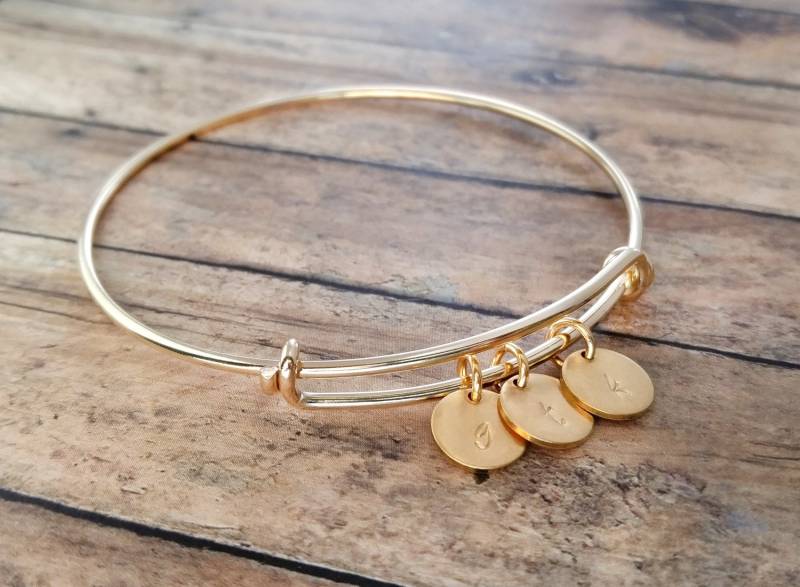 Gold Anfang Armreif Personalisiertes Buchstabenarmband von GracefullyMadeStudio