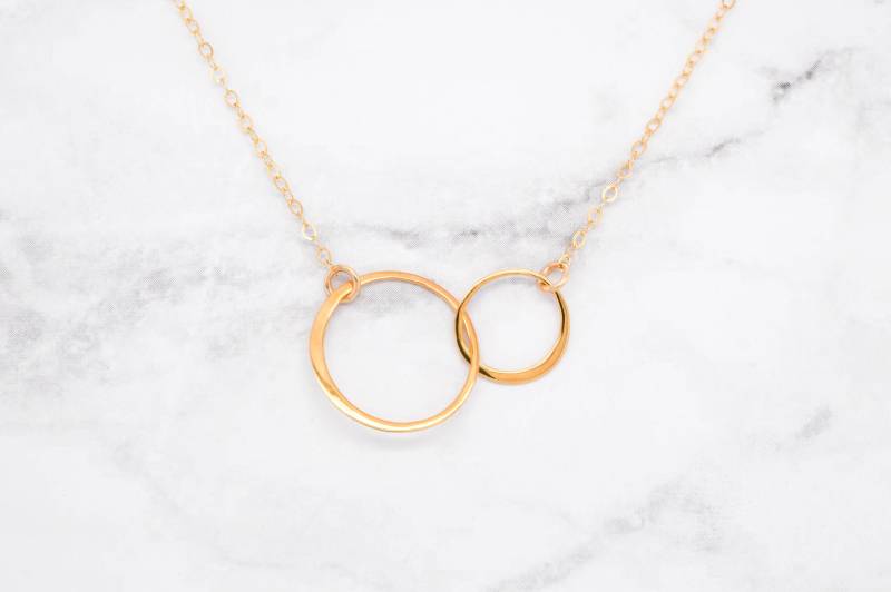 Goldene Schwester Kette | Geburtstagsgeschenk Für Schmuck Geschenkidee Große Geschenk Sentimental von GracefullyMadeStudio