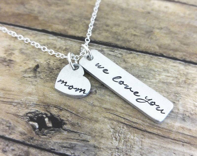 Muttertagshalskette/Mütter Halskette Muttertagsgeschenk Mama Hand Gestempelt Schmuck Geschenk-Idee Für Herz von GracefullyMadeStudio