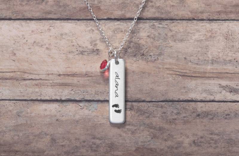 Personalisierte Baby Füße Namenskette Neue Mutter Geschenk Personalisierte Baby Füße Namenskette Neue Mutter Geschenk von GracefullyMadeStudio