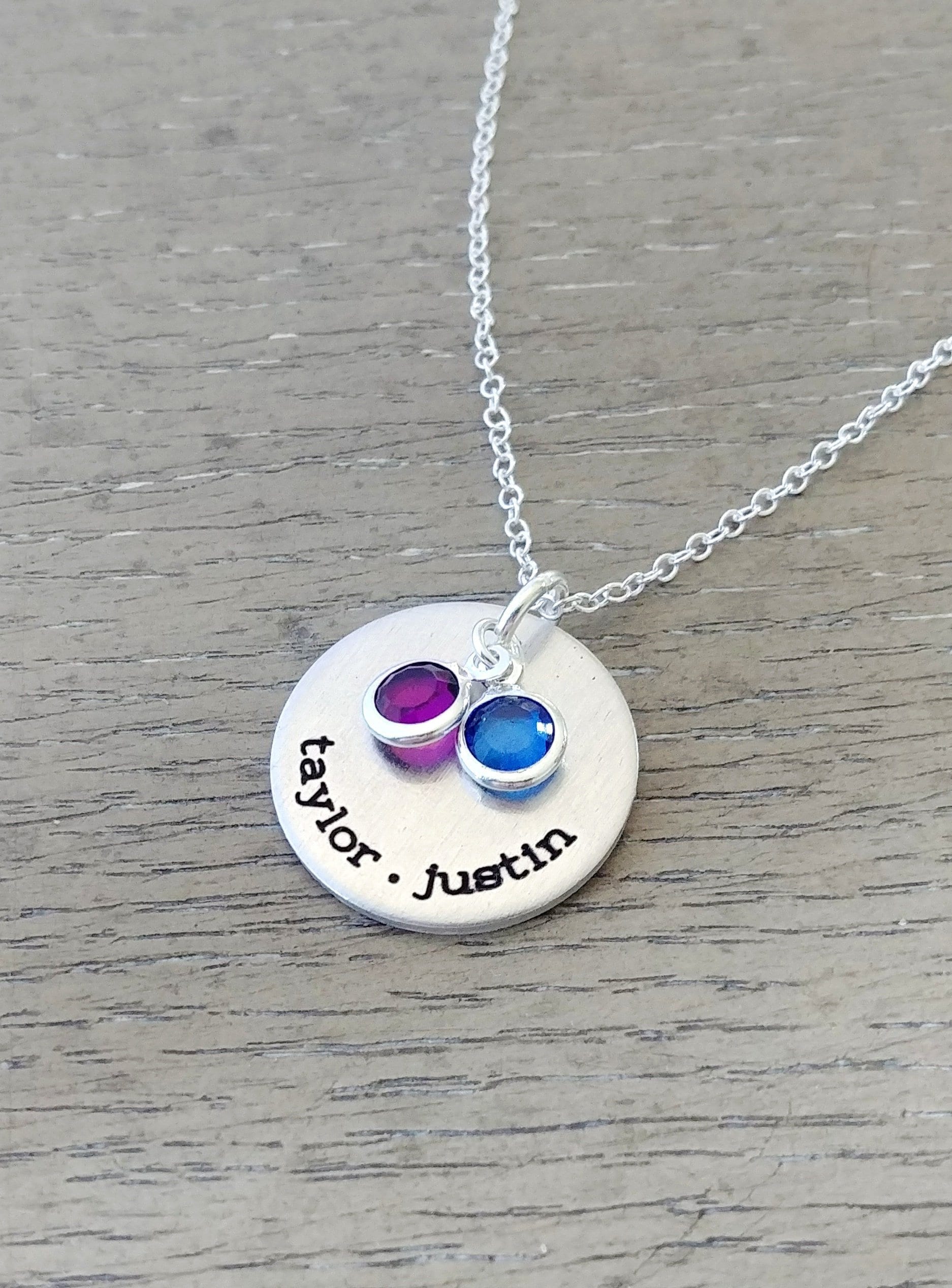 Personalisierte Familien Halskette Handgestempelte Namen & Geburtssteine von GracefullyMadeStudio
