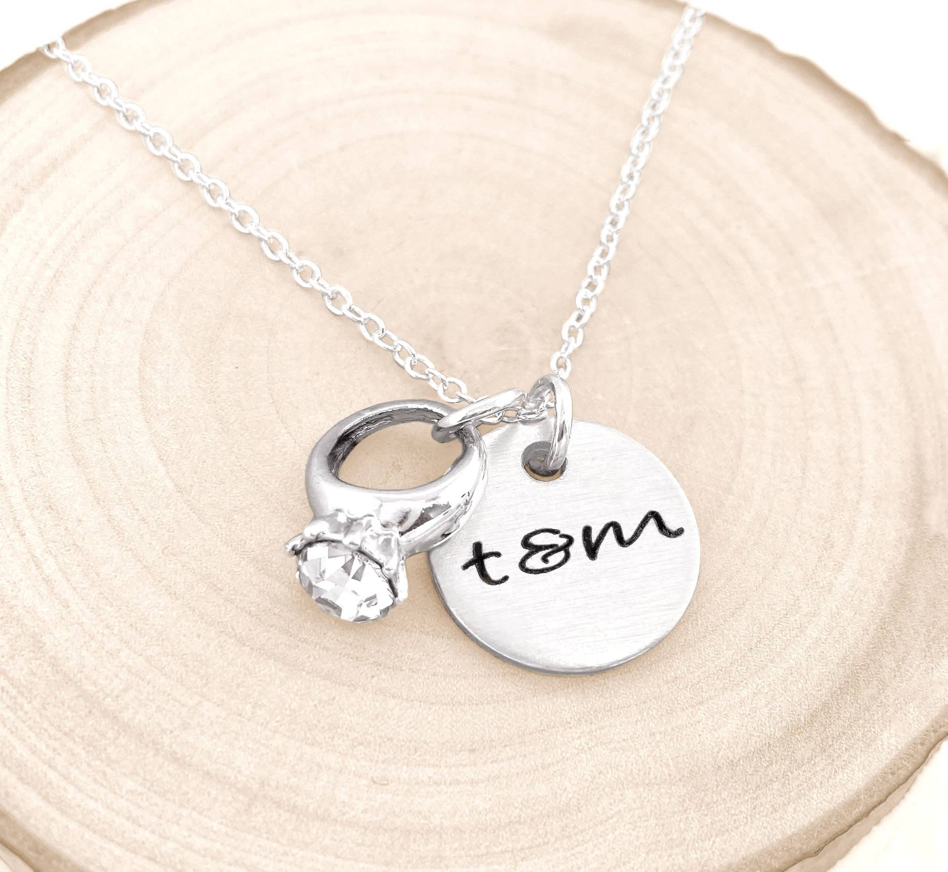 Personalisierte Halskette Verlobungsring Anhänger, Initial Halskette von GracefullyMadeStudio