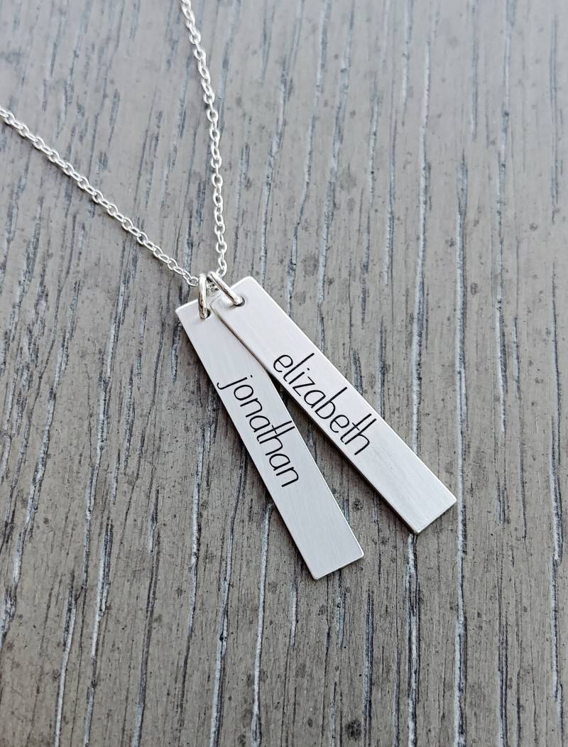 Handgestempelte Sterlingsilber Bar Halskette Personalisierter Text von GracefullyMadeStudio