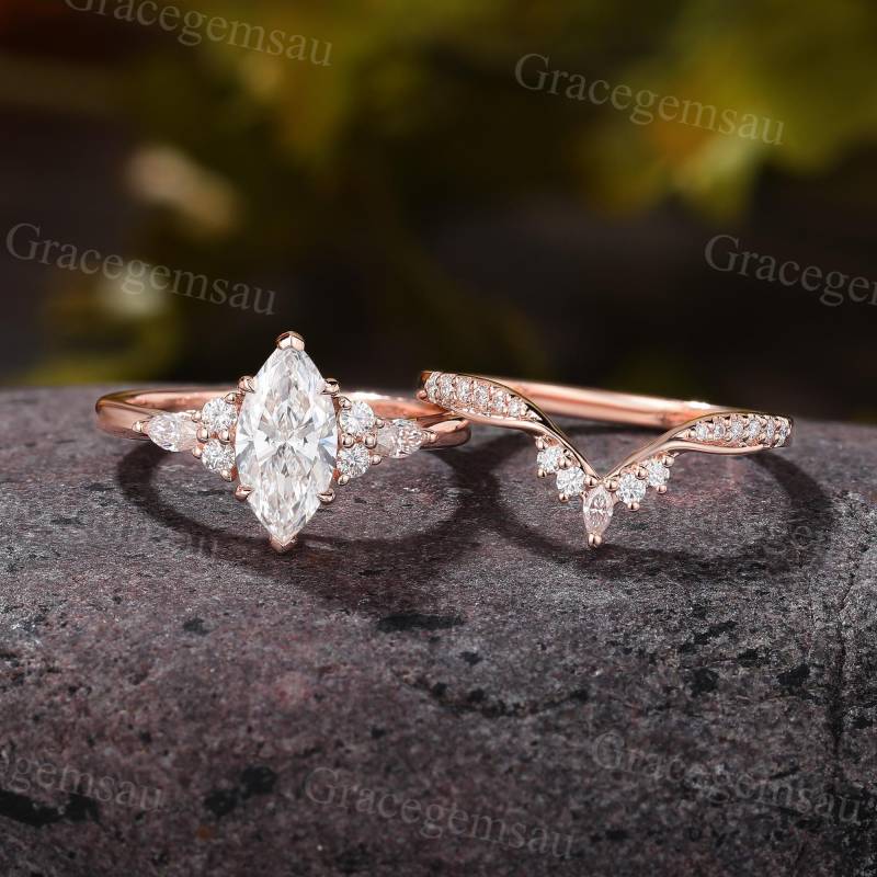 Marquise Lab Gewachsener Diamant Verlobungsring Set Gelbgold Cluster Moissanite Statement Brautschmuck Filigran Passender Ring von Gracegemsau