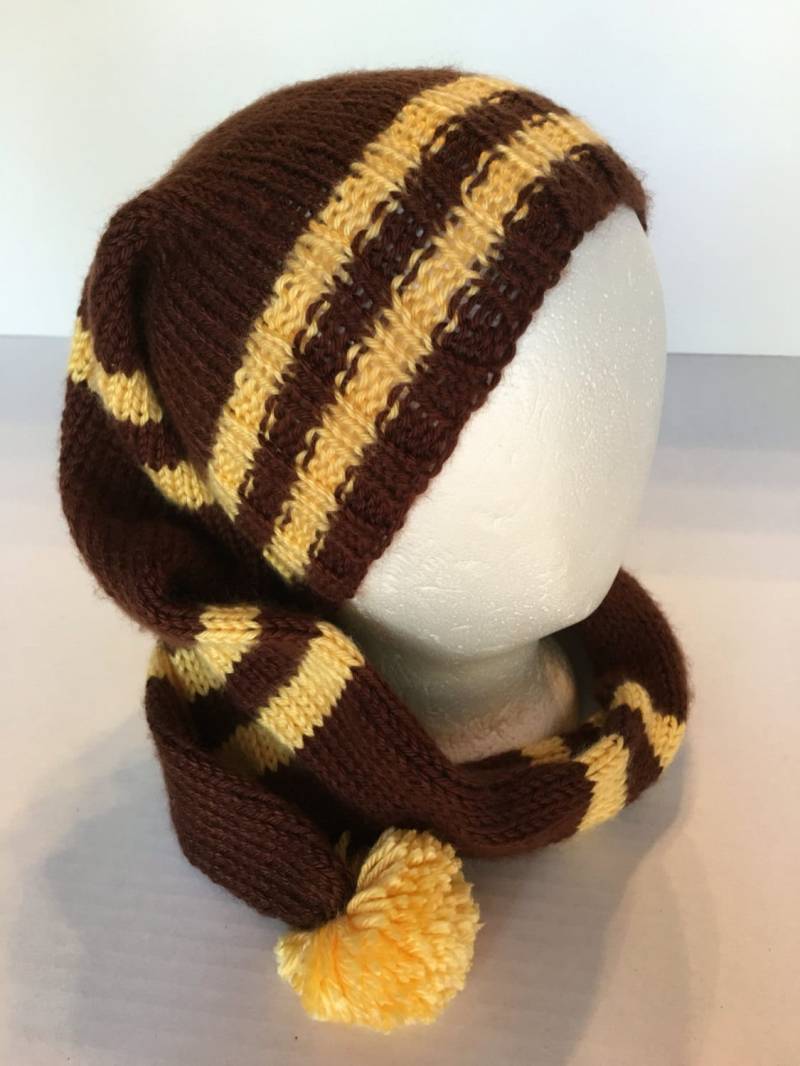 Zipfelmütze Handgestrickt Braun Mit Goldenen Streifen Super Weiche 43 Zoll Lang von GraciLuS