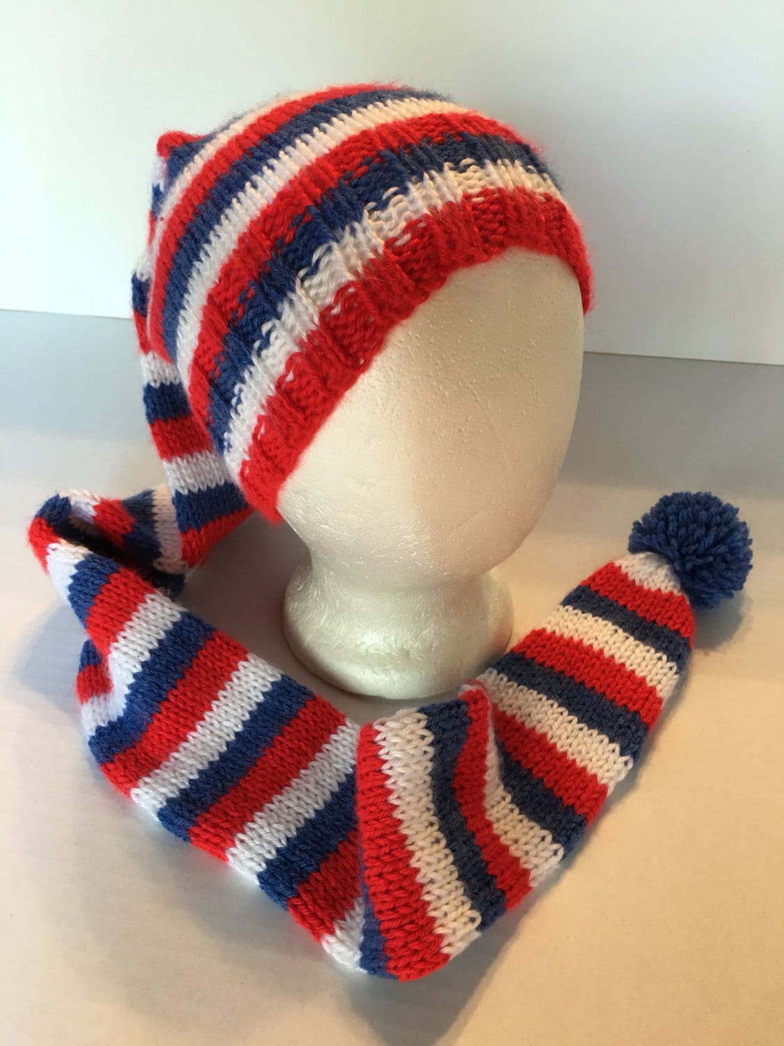 Zipfelmütze Handgestrickt Rot Weiß Blau Super Weiche 43 Zoll Lang von GraciLuS