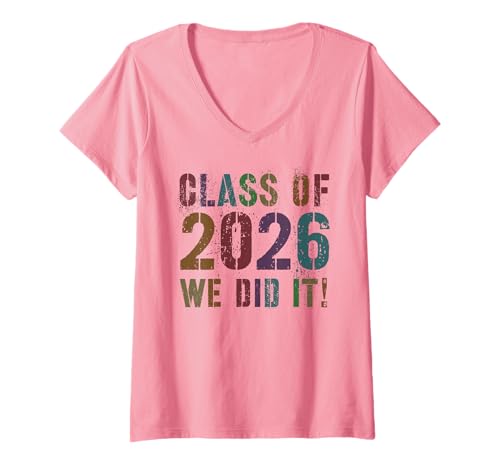 Damen Endlich Klasse von 2026 haben wir es Fast 12 Jahre später getan T-Shirt mit V-Ausschnitt von Graduation Final Level Mom Signing Autographs Pink