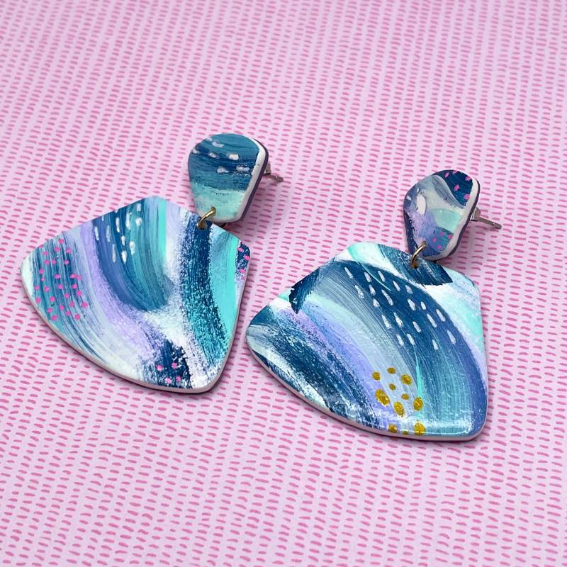 Handbemalte Blaue Statement Ohrringe Polymer Clay Schmuck von GraffitiArcade