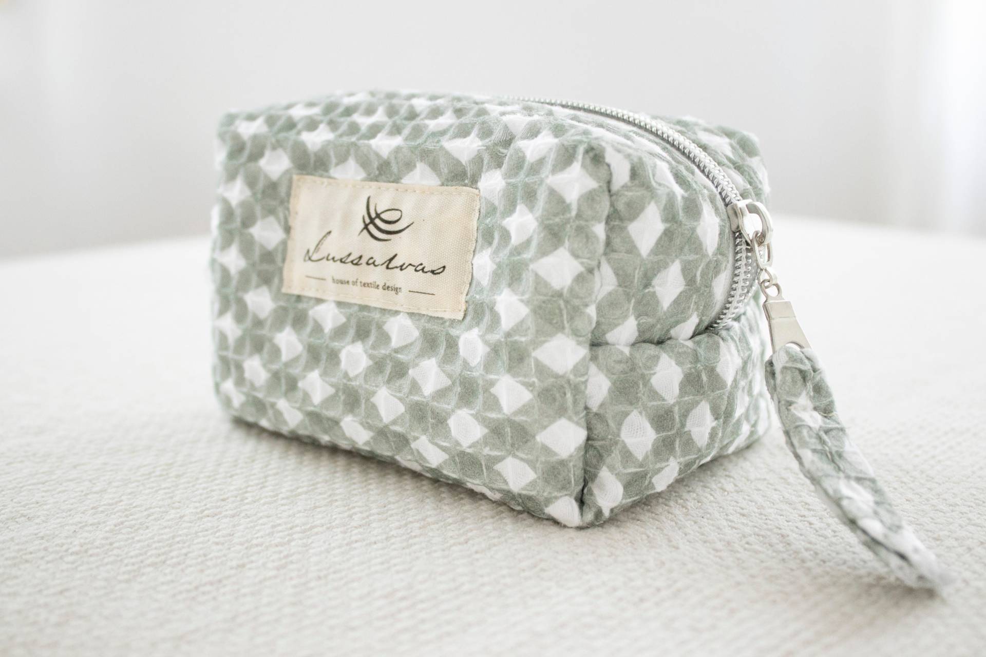 Boxy Bag Lola. Kosmetiktasche Herbs-Green - Vichy Karos Boxy Bag Lola. Kosmetiktasche Herbs-Green - Vichy Karos von Lussalvas