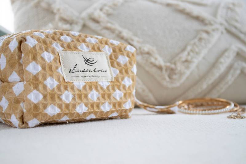 Boxy Bag Lola. Kosmetiktasche Moustard. Vichy Karos Boxy Bag Lola. Kosmetiktasche Moustard. Vichy Karos von Lussalvas