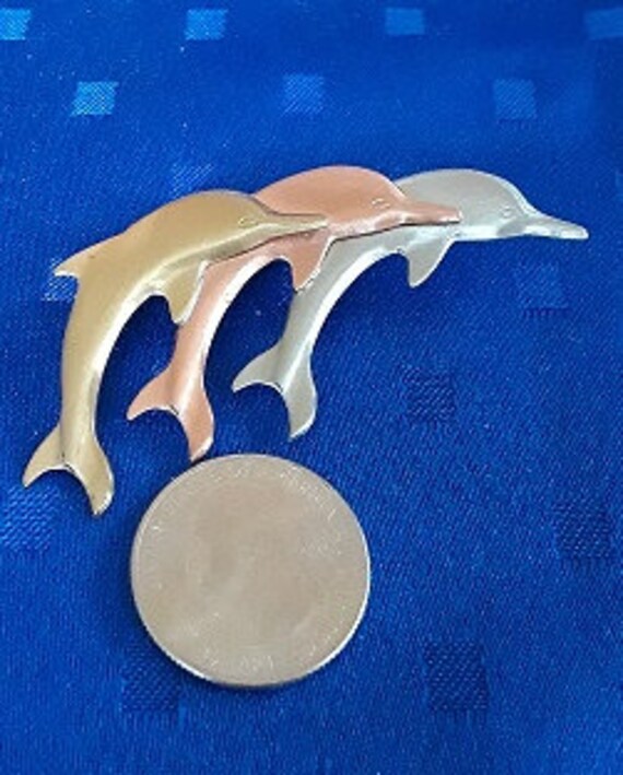Springender Delphin-Trio-Brosche von GramaDesAttic