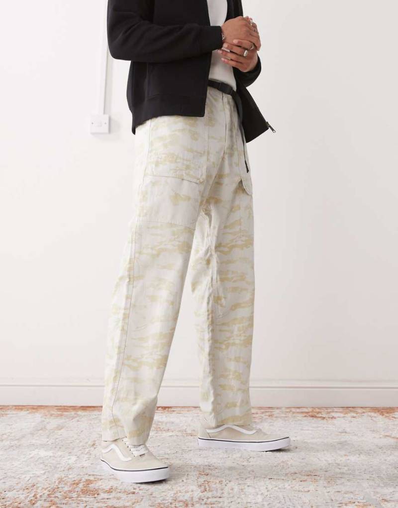 Gramicci - Canvas-Hose in Beige mit Military-Muster-Neutral von Gramicci