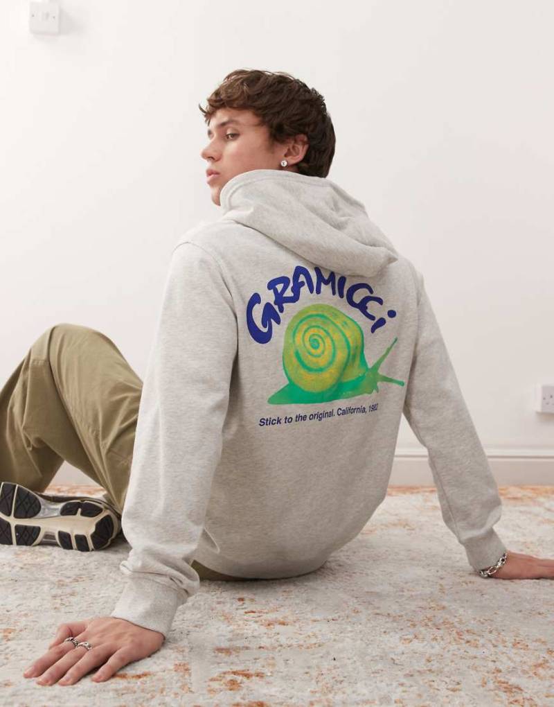 Gramicci - Kapuzenpullover in Grau mit Schnecke-Grafikprint von Gramicci