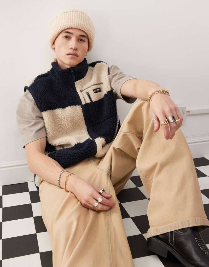 Gramicci - Karierte Weste aus Teddystoff in Marineblau von Gramicci