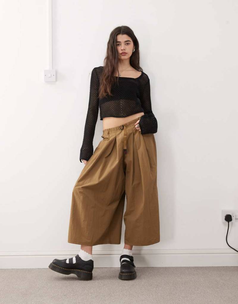 Gramicci - Shorts in Braun mit weitem Bein von Gramicci