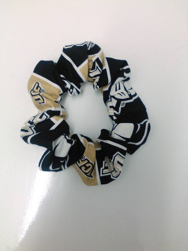 Handgemachtes Usf Scrunchie von GrammanuttCreations