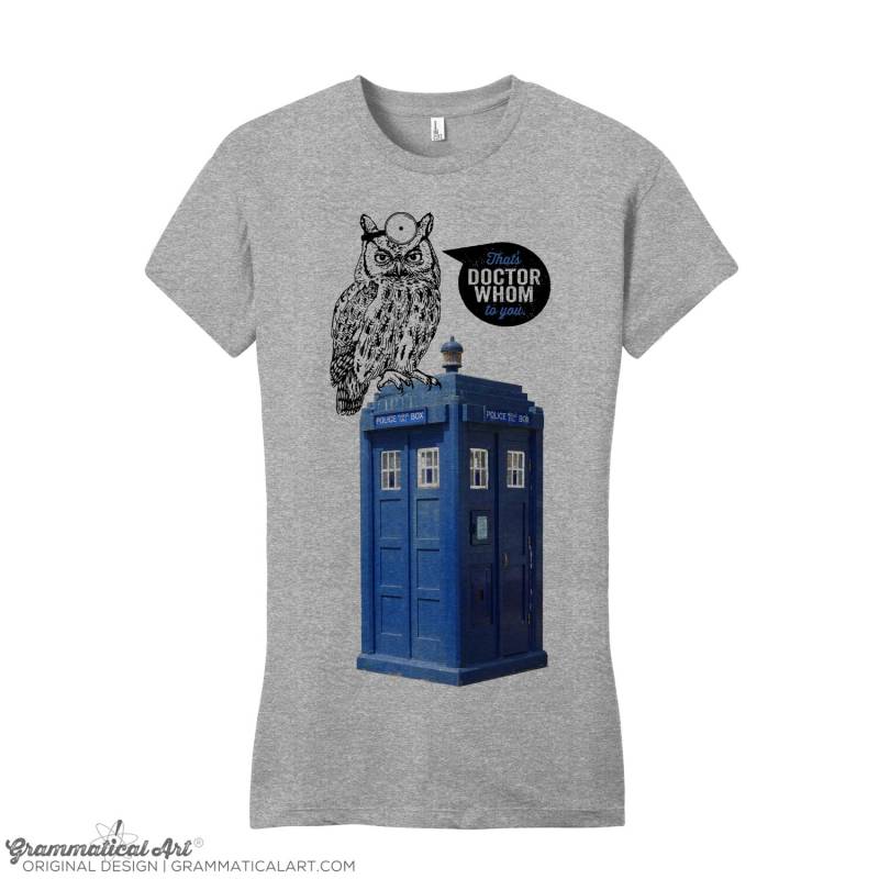 Dr Who Shirt Funny Sarcastic Grammar Unikat Lehrer Geschenk Arzt Blau Telefonzelle Call Box Lustige Frauen Tshirts Geekery von GrammaticalArt