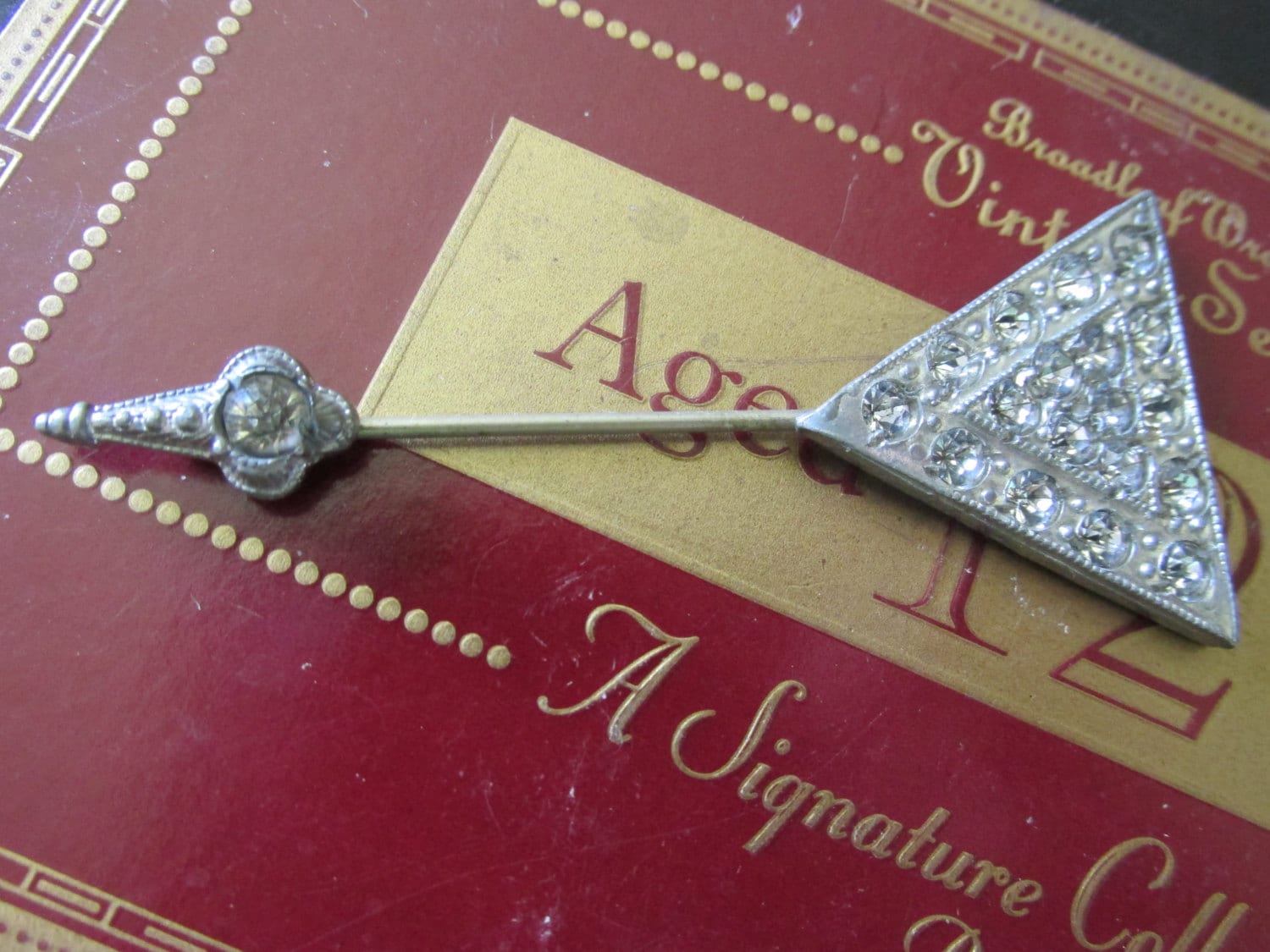 Art-Deco-Hutnadel Silberfarbene Einstellung Facettierte Strasssteine Alle Steine Intact Circa 1930 Es Ist Hochsammelbares Geschenk-Jubiläums-Hochzeit von GrammiesCupboard